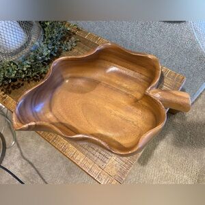 Vintage Hawaiian Monkey Pod Craved Wood Leaf Bowl